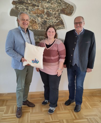 Landrat Roland Grillmeier, Leitung Christina Ponader, Behindertenbeauftragter Reinhard Schön
